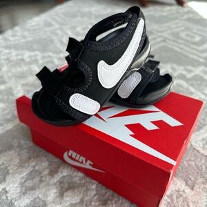 New with Tags 5C toddler Nike black Sandals